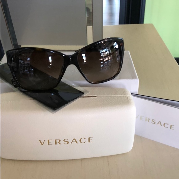 Authentic Versace sunglasses - Picture 1 of 4